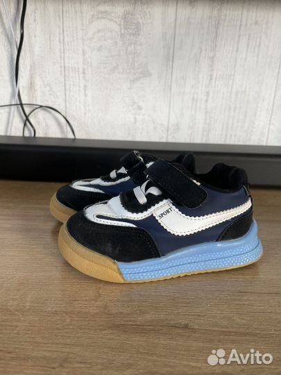 Кроссовки детские 23