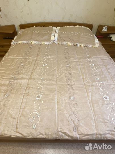 Покрывало на кровать+декоративные наволочки+панно