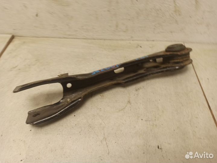 Рычаг задний поперечный