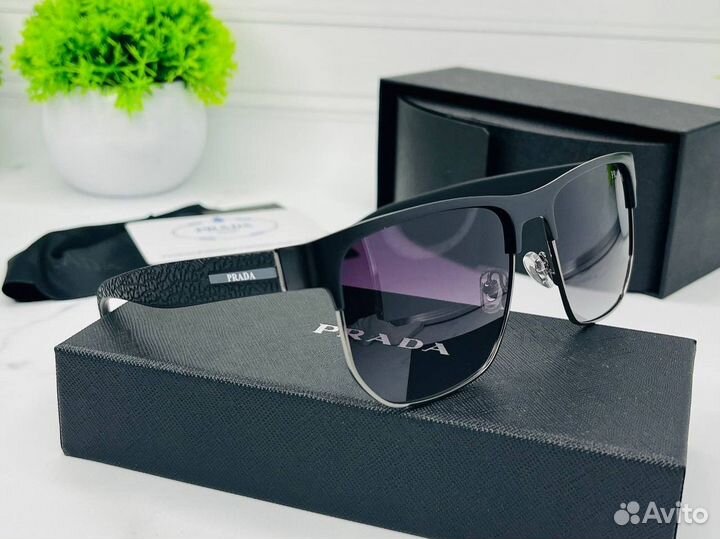 Солнцезащитные очки женские Prada