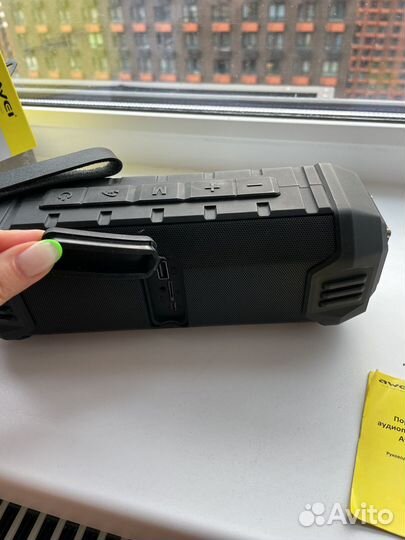 Портативная колонка водонепроницаемая