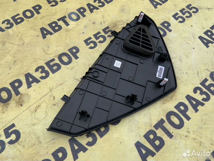 Накладка на торпедо торцевая правая Kia Quoris