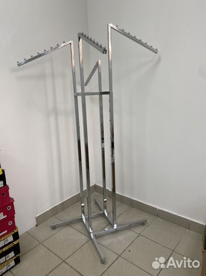 Вешало четырехстороннее хромированное