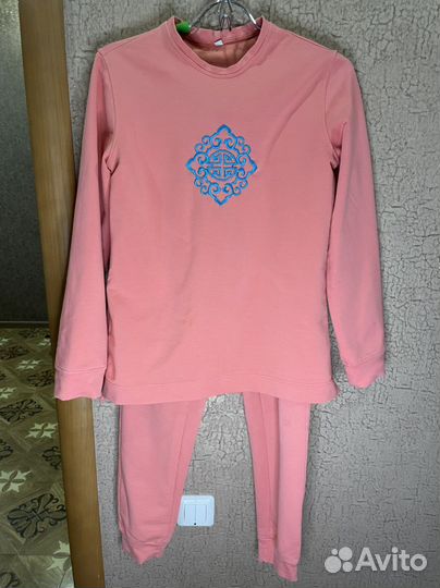 Спортивный костюм женский