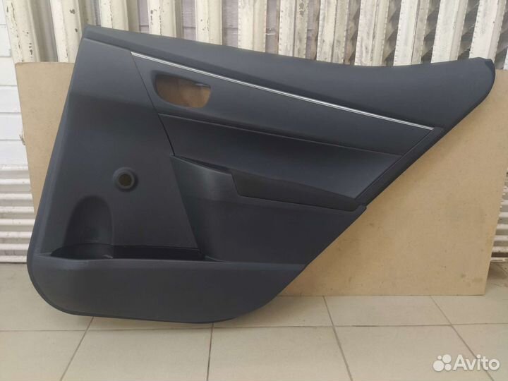 Дверная карта задняя правая Тойота Королла Е 180