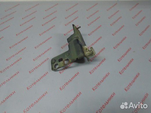 Nissan 62292-BV000 Кронштейн R