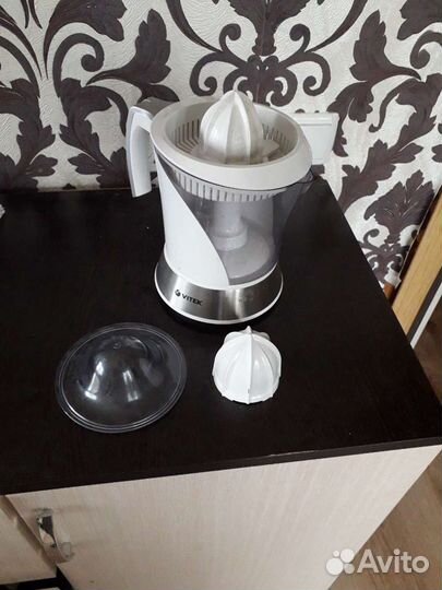 Соковыжималка для цитрусовых и гранат. В отличном