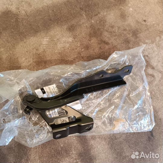 Петля капота Mazda 3 BM