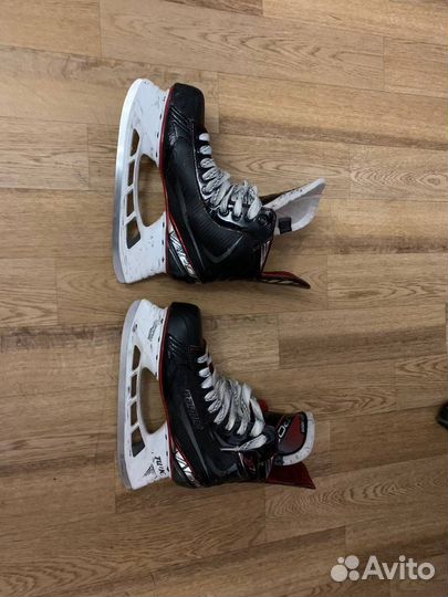Коньки хоккейные
