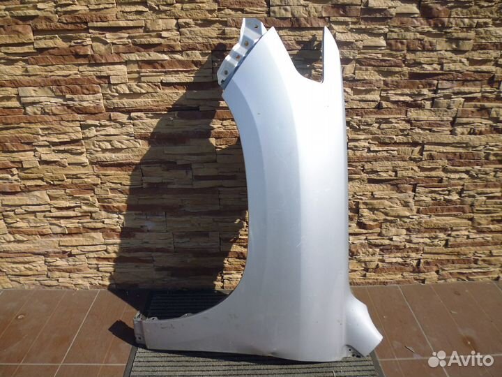 Переднее правое крыло toyota land cruiser 200