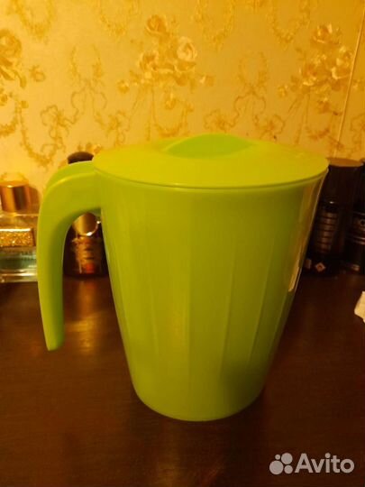 Кувшин пластик со стаканами