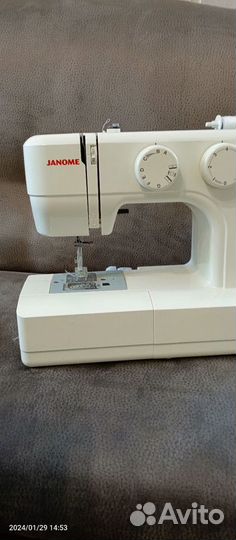 Швейная машина Janome