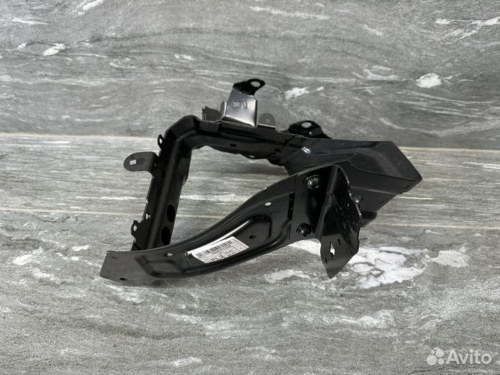 Новый кронштейн крыла Touareg CR7