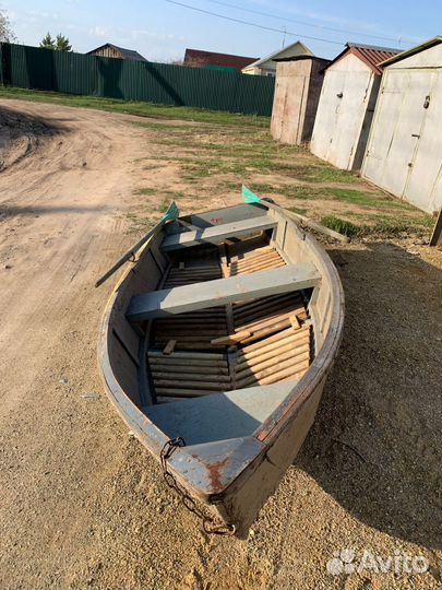 Лодка весельная