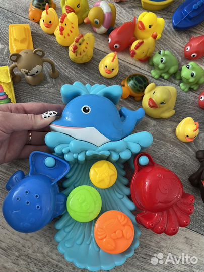 Игрушки для купания в ванной и бассеине