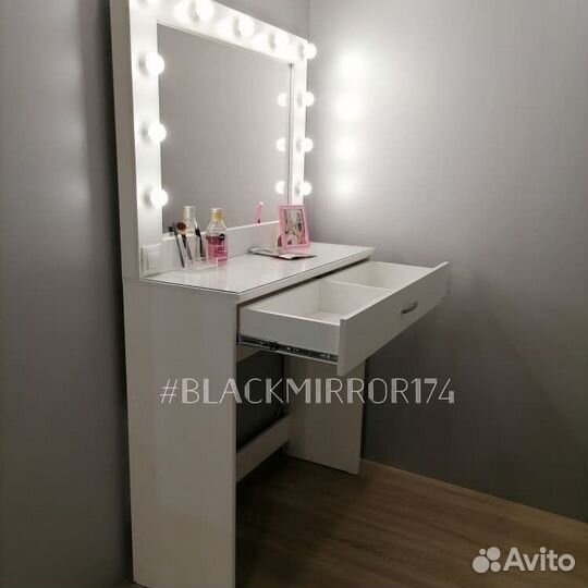 Стол макияжный под барный стул с зеркалом