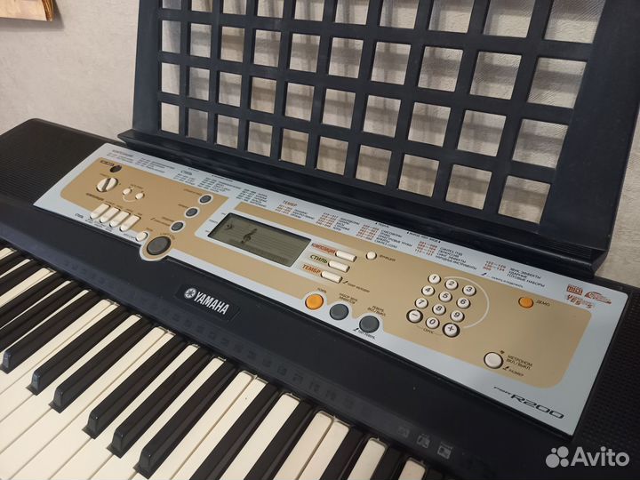 Синтезатор Yamaha PSR 200