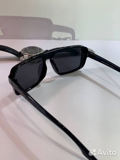 Солнцезащитные очки Prada полароид