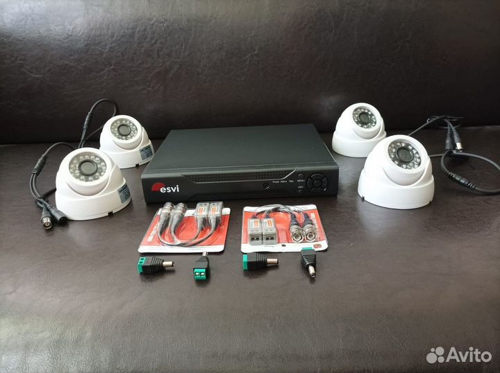 Комплект видеонаблюдения: регистратор, 4 камеры