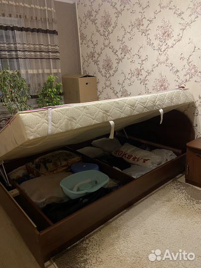 Кровать с матрасом