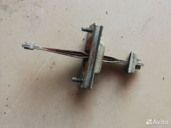 Упор двери Мазда 626 GE