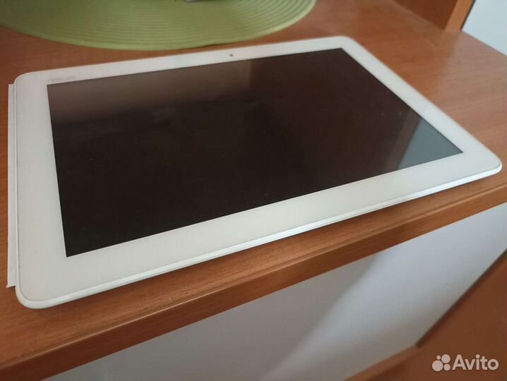 Продаëтся планшет Asus ME102