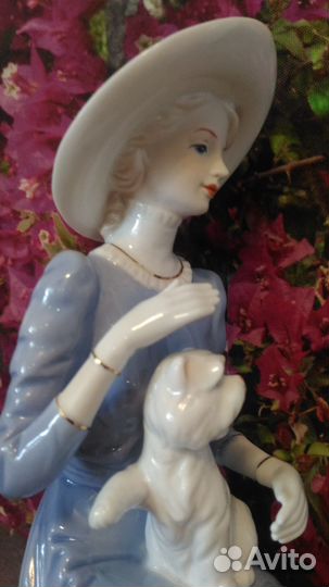 Статуэтка Фарфор. Дама с собачкой