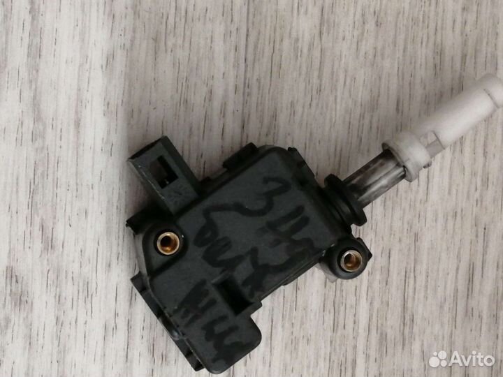 Привод замка крышки багажника VAG HLO 7546 371