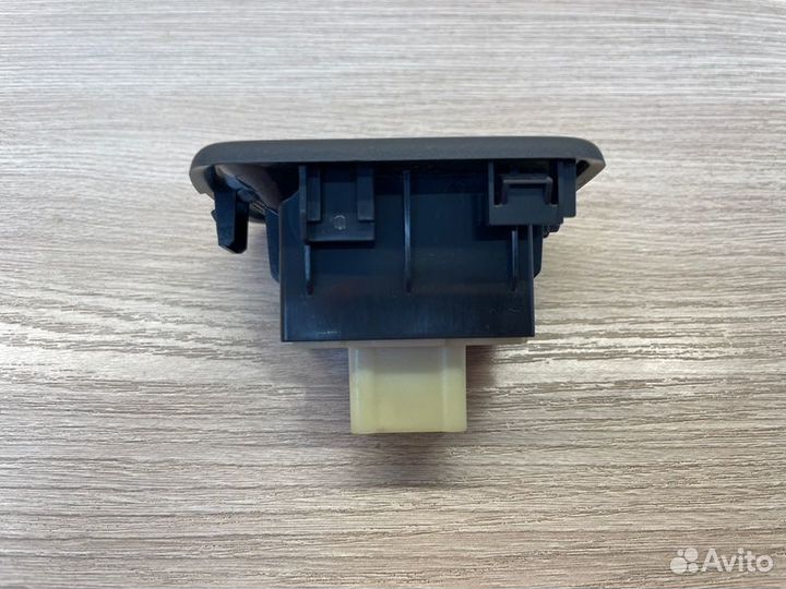 Кнопка стеклоподъемника задняя левая Renault Logan