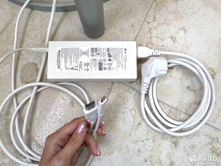 Монитор LG 27UL850-W