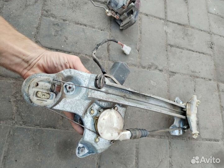 Стеклоподъемники зад правый мазда кседос6/mazda