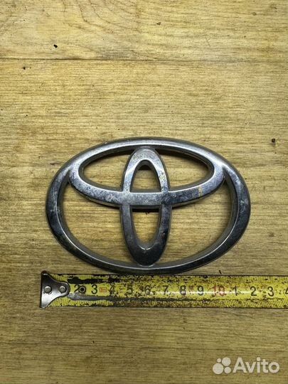 Эмблема (значек) toyota и chevrolet