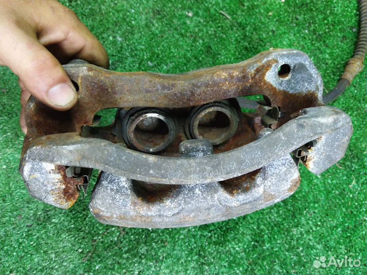 Суппорт тормозной передний правый Chrysler Voyager