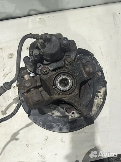 Кулак поворотный передний левый Volvo S40