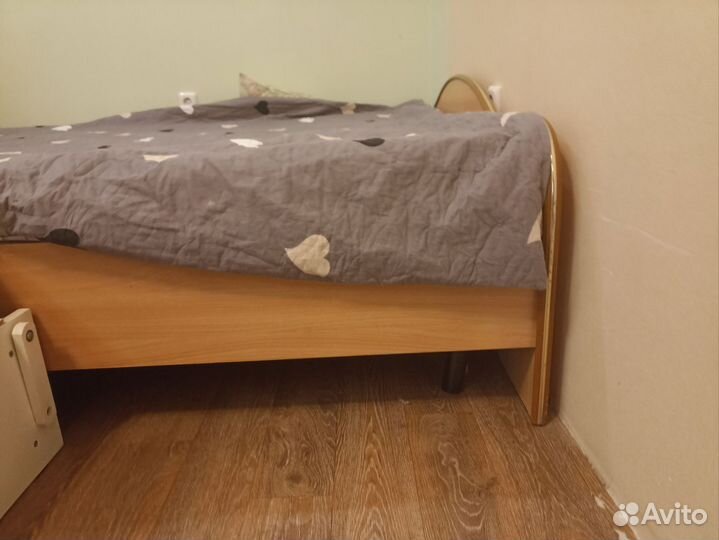 Кровать двухспальная с матрасом 160 200
