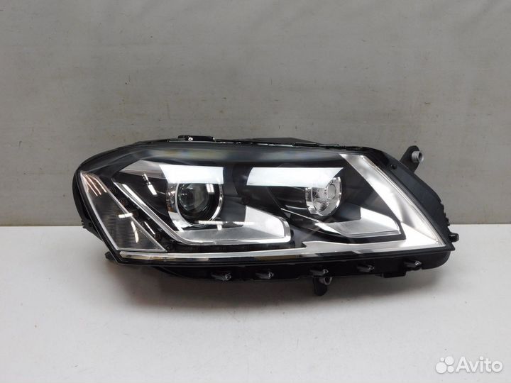 Фара правая Volkswagen Passat