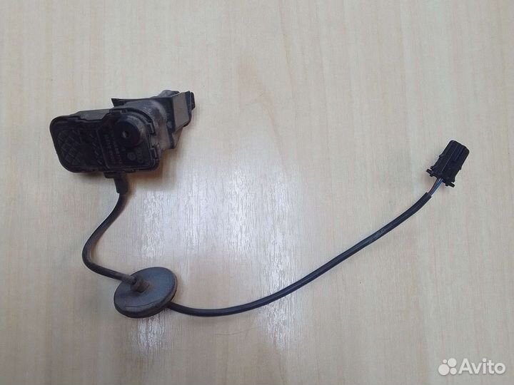 Замок открывания бензобака Volksvagen polo седан 5