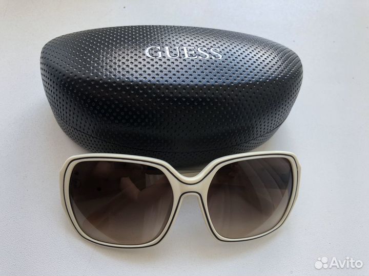Очки солнцезащитные Guess