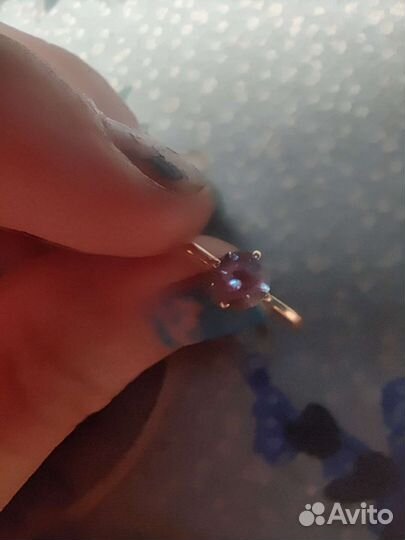 Золотое кольцо с бриллиантом