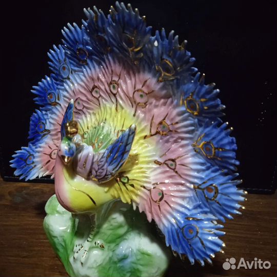 Статуэтка фарфоровая Павлин