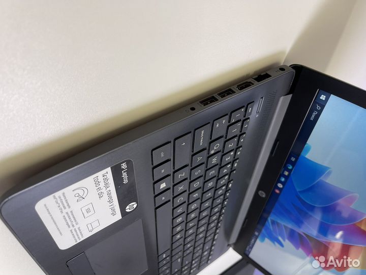 Тонкий ноутбук HP 15.6