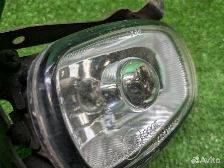 Птф передняя левая Mitsubishi Outlander 1 2004