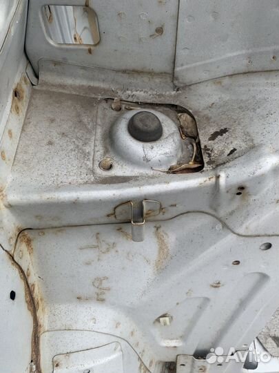 Hyundai elantra xd задний правый стакан