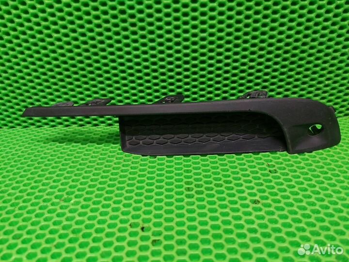 Накладка бампера передняя правая Porsche Macan 95B