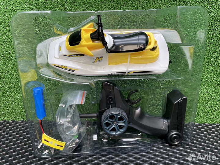 Водный мотоцикл катер на пульте управления