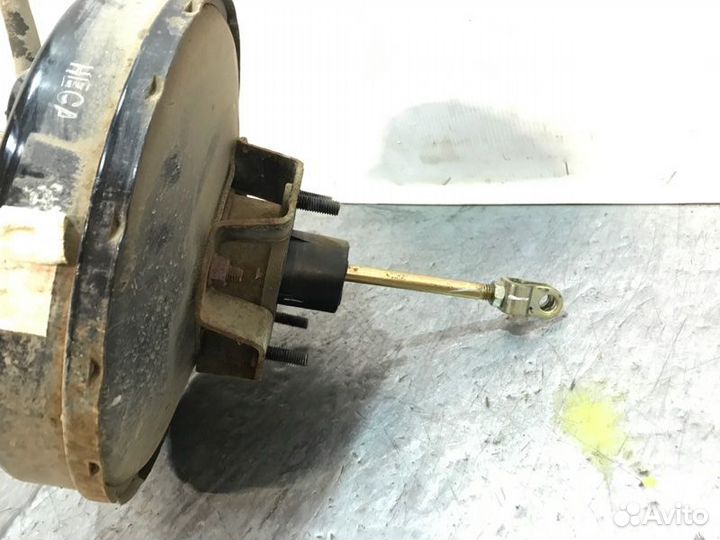 Главный тормозной цилиндр и вакуумный усилитель в