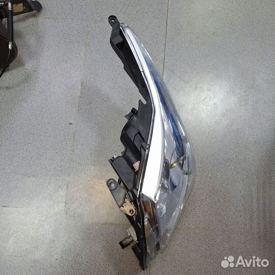 Фара L Toyota Avensis 2008-2011г