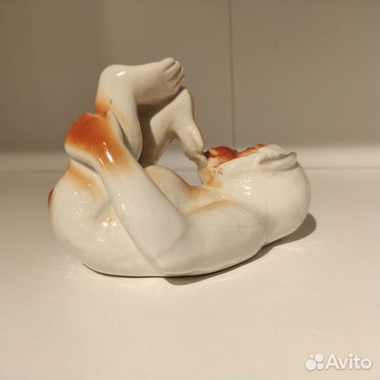 Фарфоровая статуэтка «Игривая обезьяна», лфз, 1960