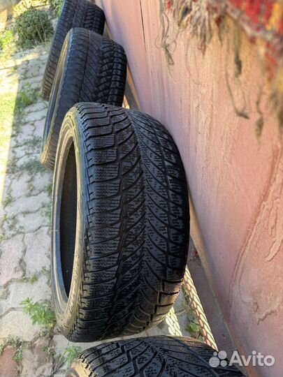 Goodyear UltraGrip Ice 225/45 R17 94T