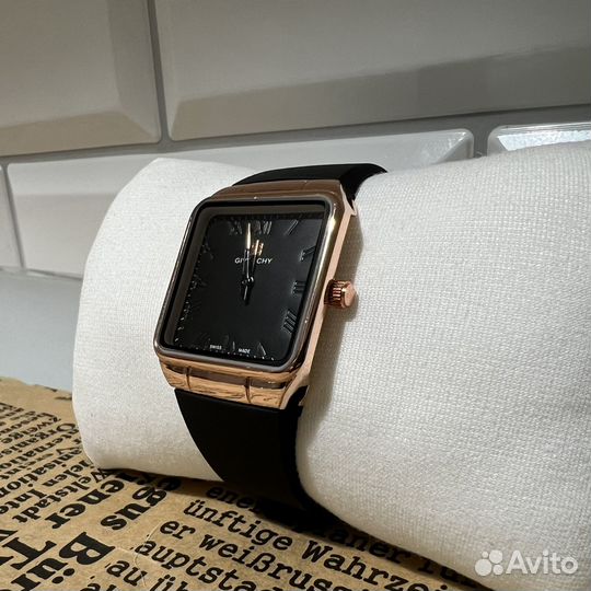 Часы наручные женские